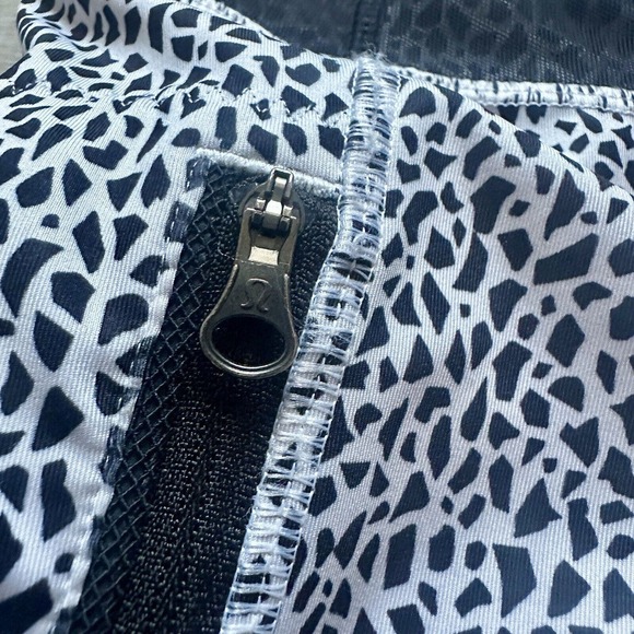 Lululemon Inspire Tight II 7/8 Yoga Legging Black & White With Mesh Women Size 4 - Picture 7 of 14